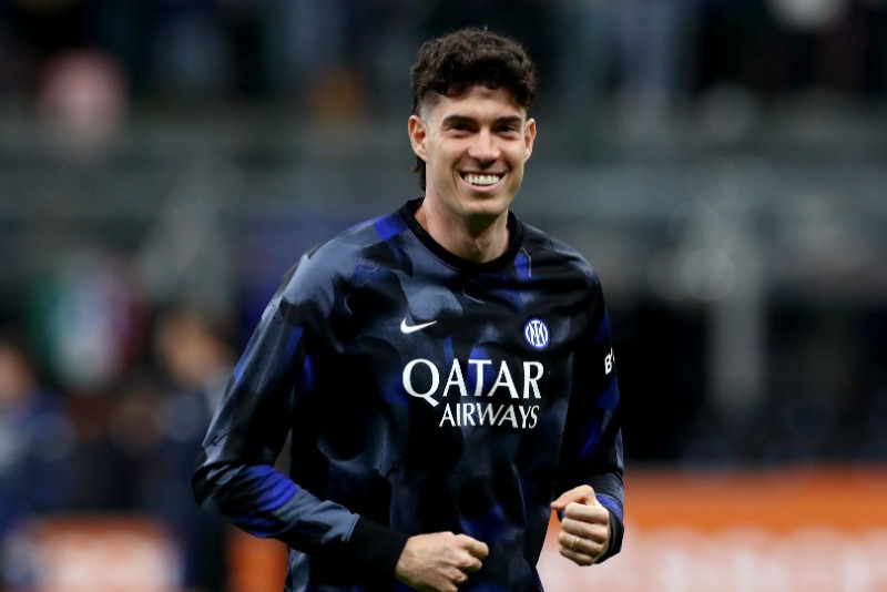 The Kop phải cạnh tranh với Barca khi mua Bastoni