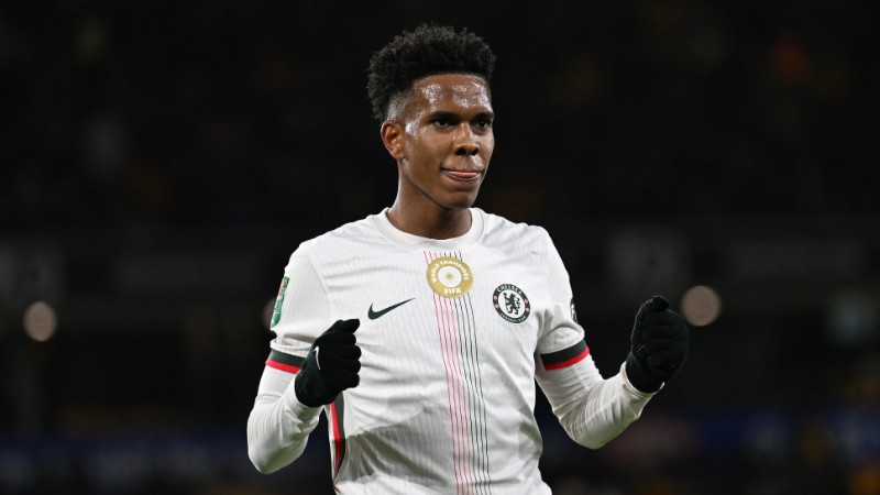 PSG xem xét phương án mua Estevao